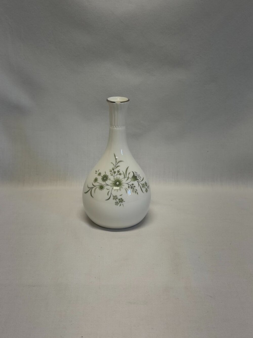 Wedgwood Westbury 5" Bud Vase England Bone China